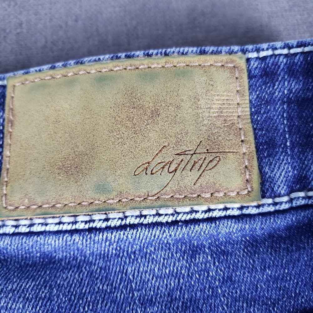 DayTrip Jeans Womens Size 26 Virgo Low Rise Bootcut Cropped - Picture 9 of 11